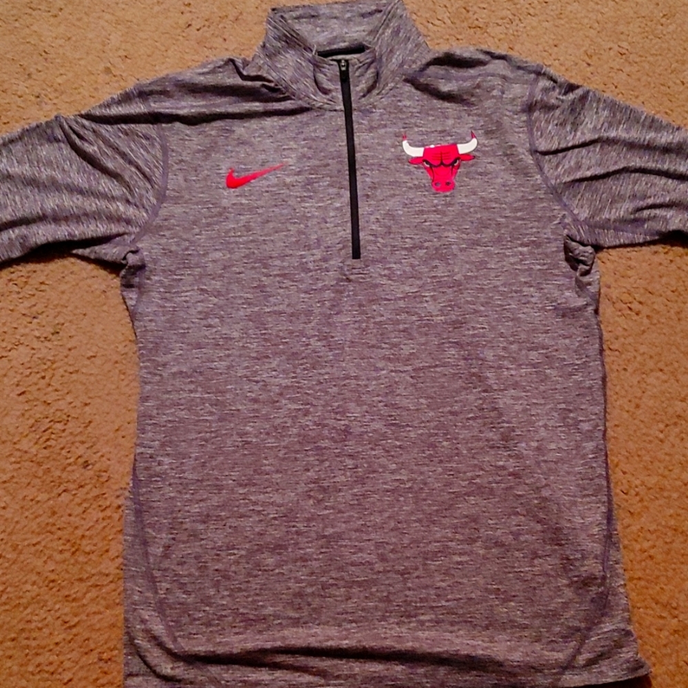 Nike size M Chicago Bulls dry fit long sleeves
